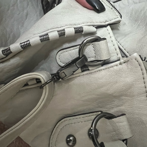 Light grey Jessica Simpson purse - Picture 6 of 6